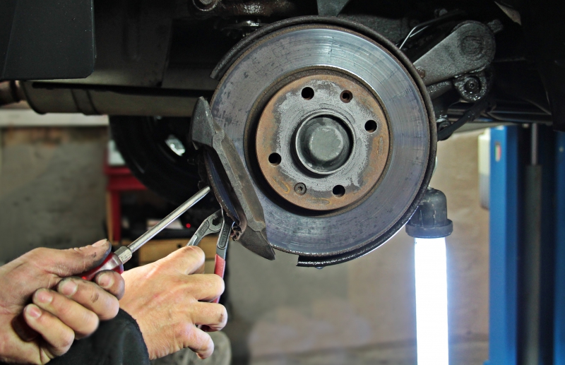 garagiste-LE CASTELLET-min_auto-repair-1954636